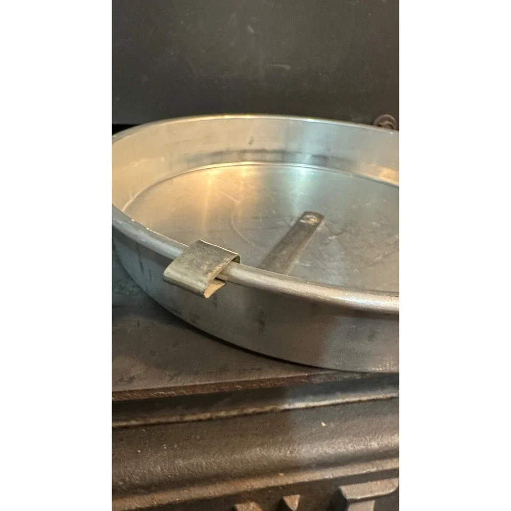 Vintage Century Aluminum Ware 9 Inch Round Cake Pan with Rotating‎ Cutter USA